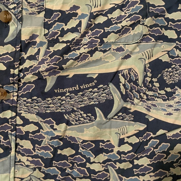 Vineyard Vines boys Button-up top Size S (6/7) Gently Used Condition - Picture 4 of 6